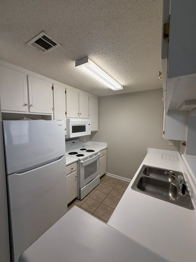 AVAILABLE NOW- 114 Baldwin – photo 2