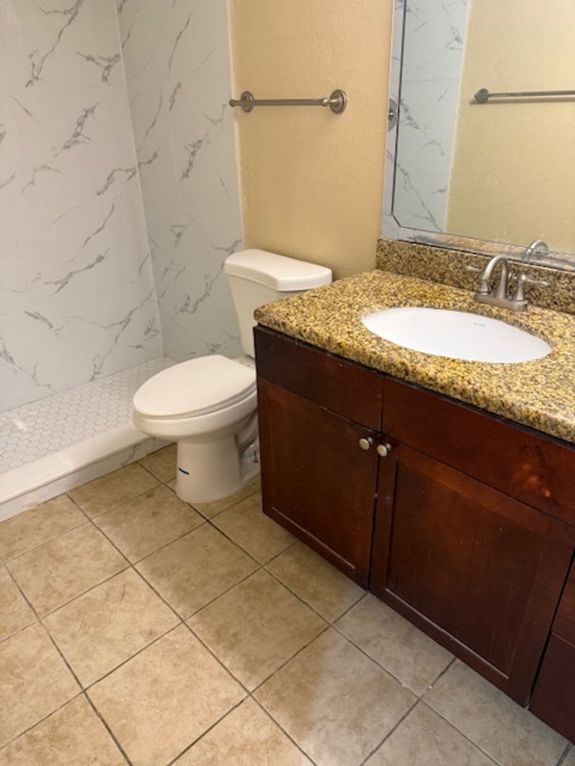 Beautiful large ground floor one bedroom condominium – photo 5