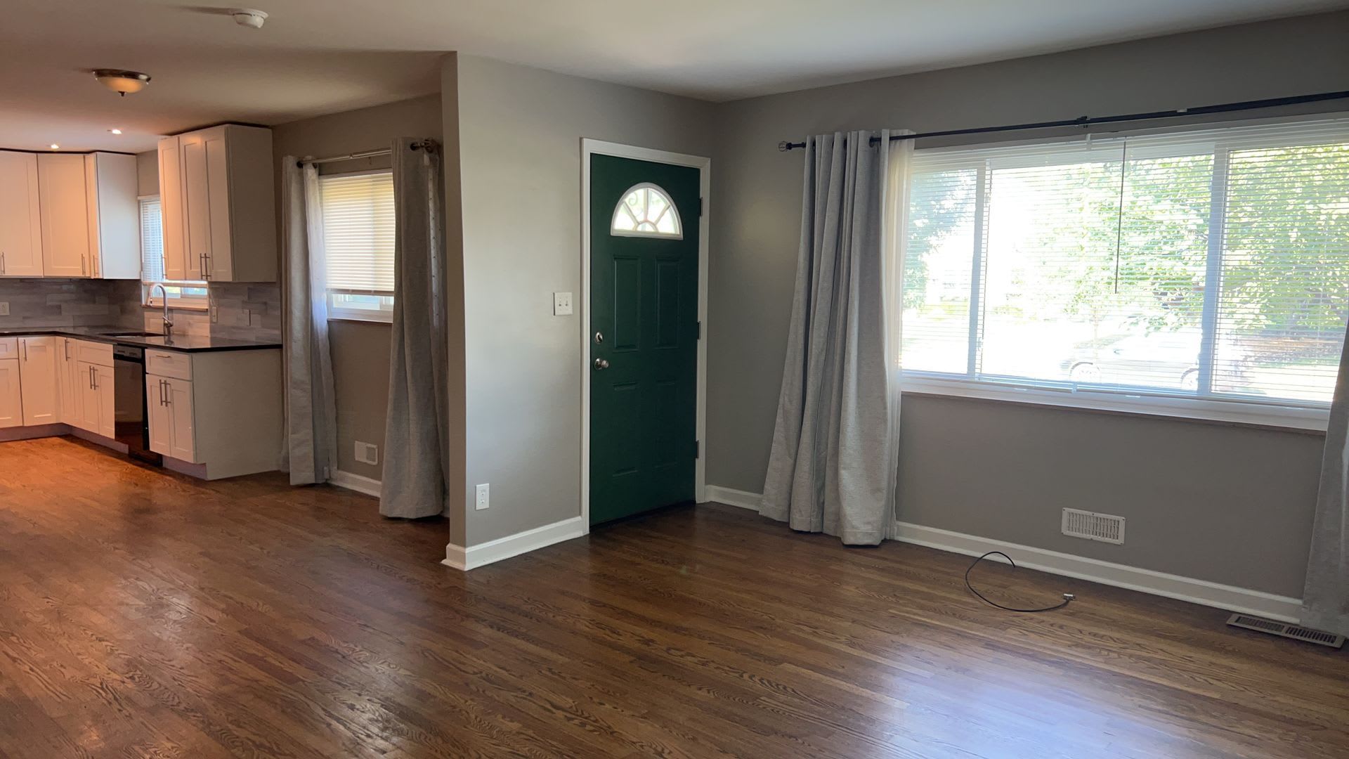 3 Bed, 1.5 Bath Single Family Home – photo 4