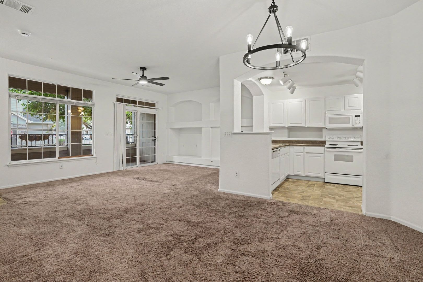 Spacious 2Br 2Ba Aurora Condo Garage Community Pool In Unit Laundry – photo 5
