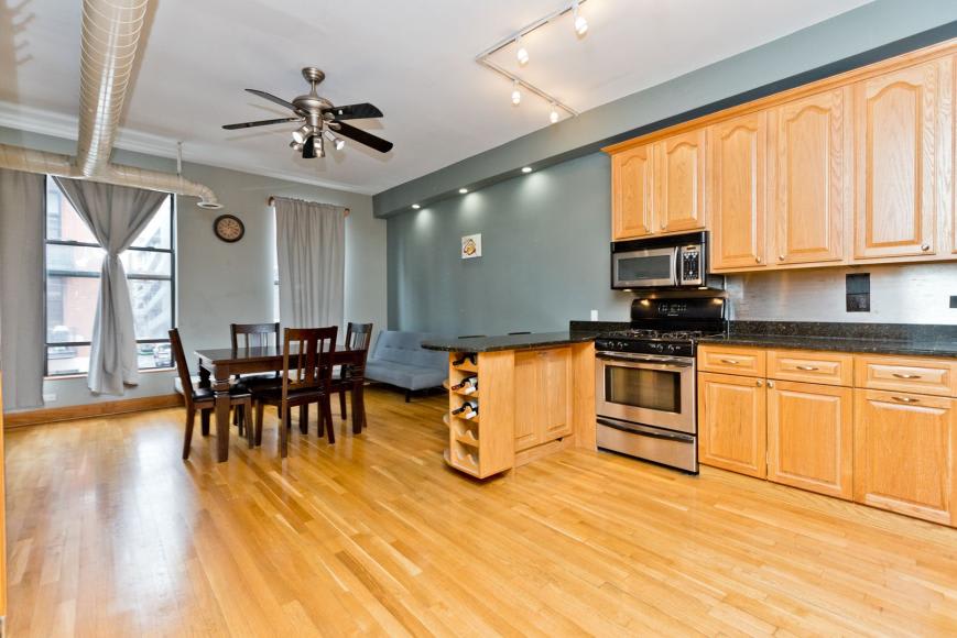 842 West Adams Street – photo 1
