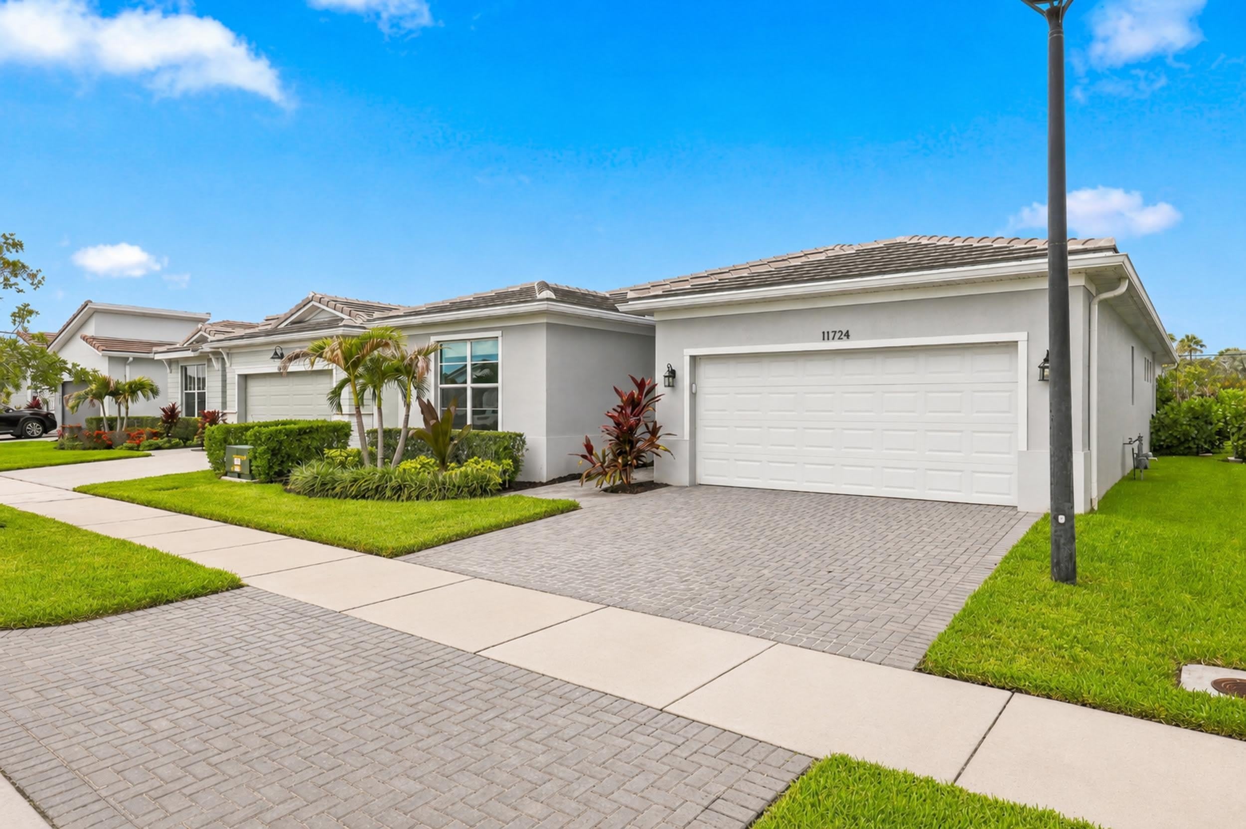 11724 SW Aquila Way – photo 2