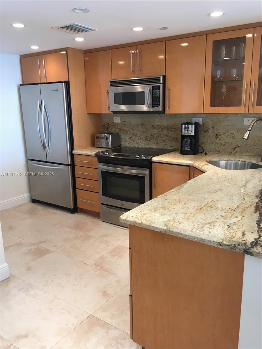 2625 Collins Avenue – photo 2