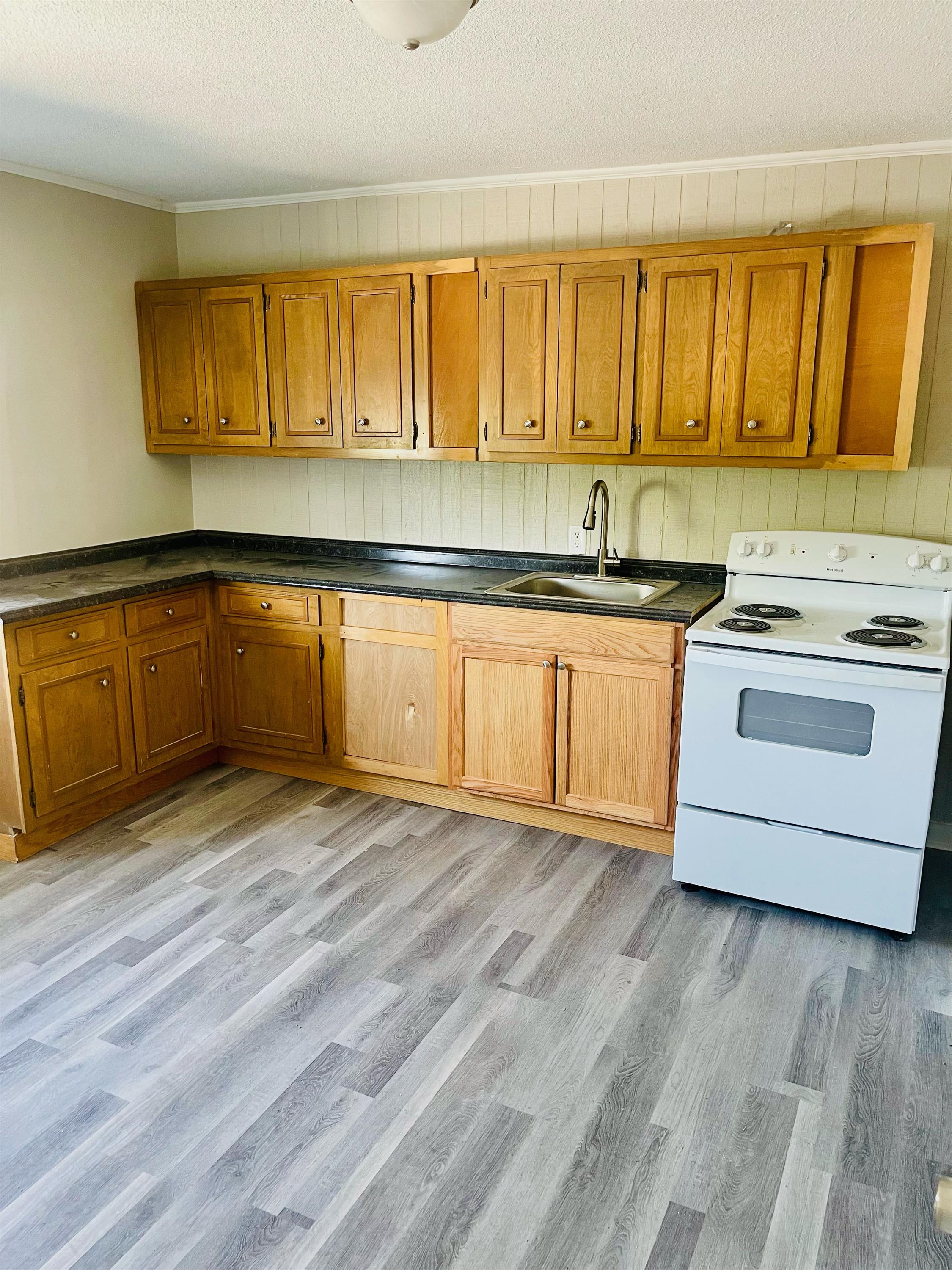 2805 East 37th Street – photo 3