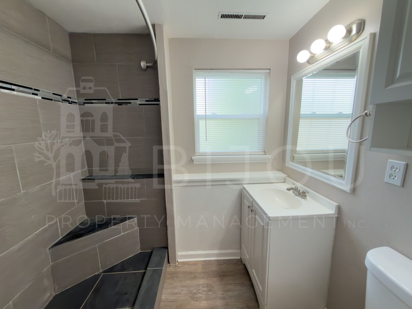 Very Nice 1 Bedroom 1 Bath Duplex – photo 5