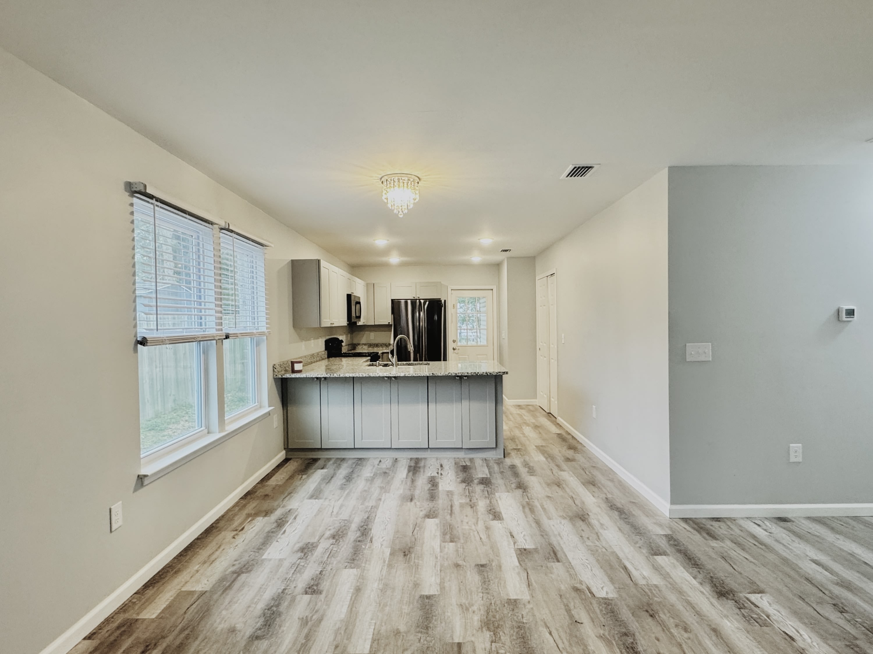 704 East Chestnut Avenue – photo 4