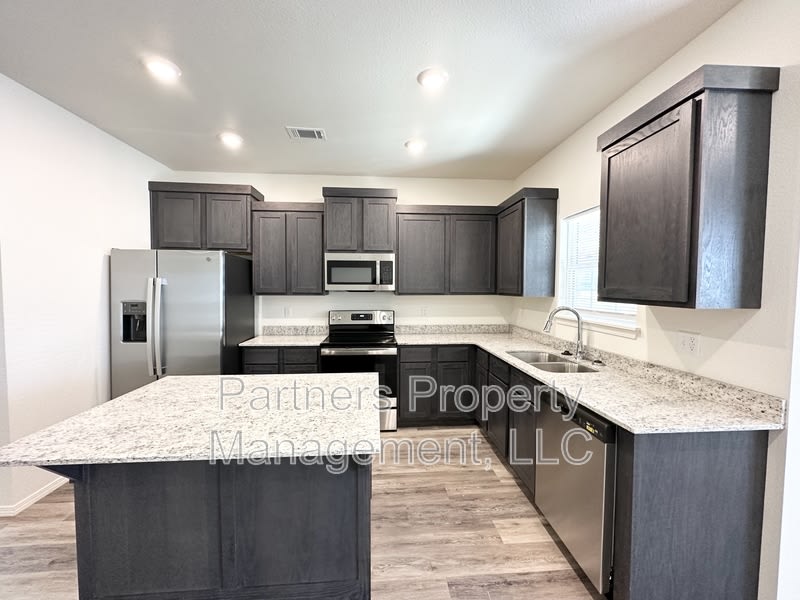 1079 South Benchmark Lane 1 – photo 3