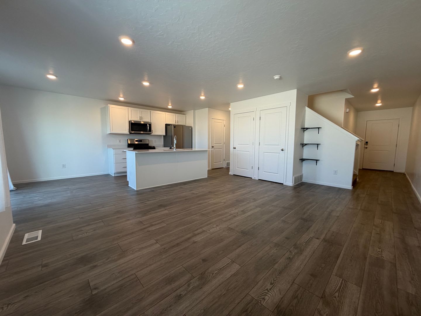 Beautiful Like New Townhome In Spanish Fork 4 Bed 3 5 Bath Finished Basement With Kitchen Available Aug 1 – photo 5