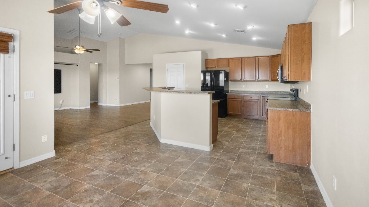 2501 S 255Th Dr – photo 5