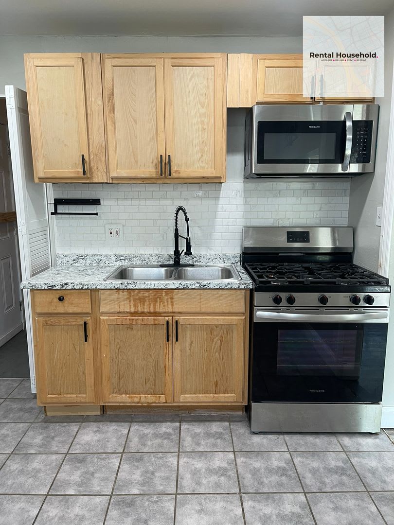 Adorable 3 Bedroom Ranch-Move-In Ready!! – photo 4