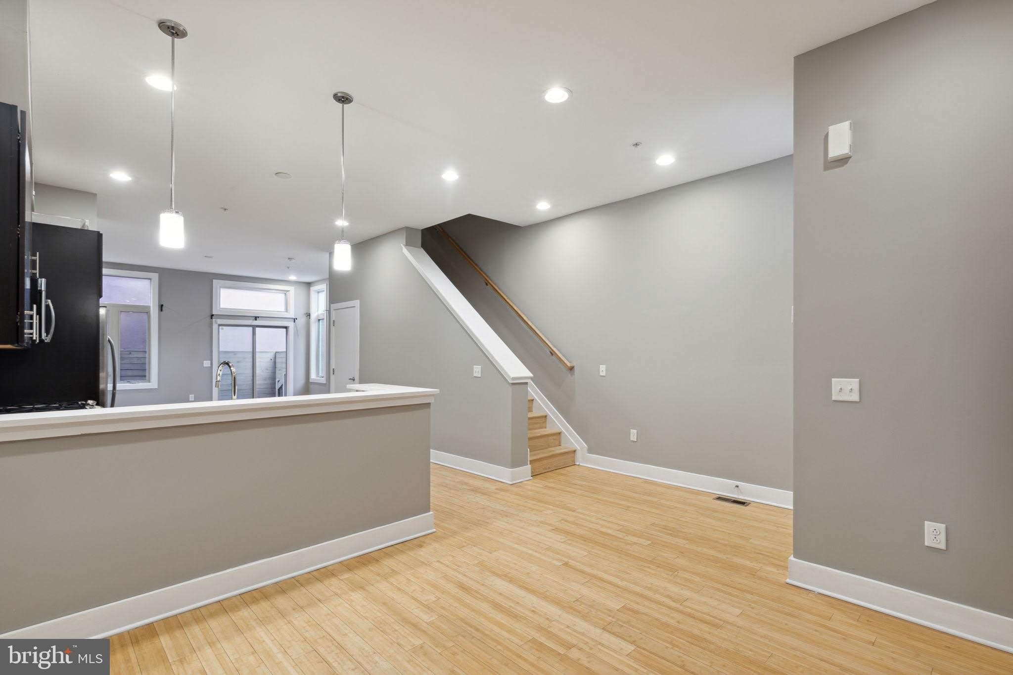 1130 N FRONT Street – photo 3