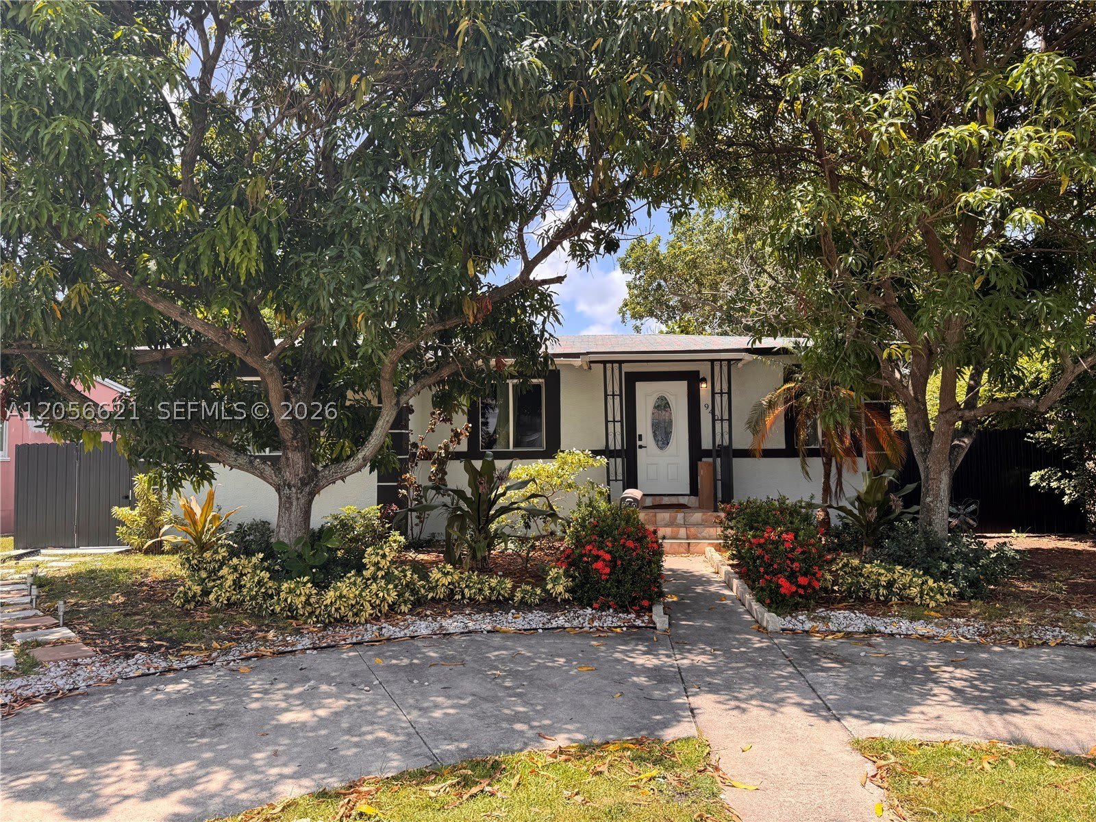 940 NE 155th Ter – photo 1