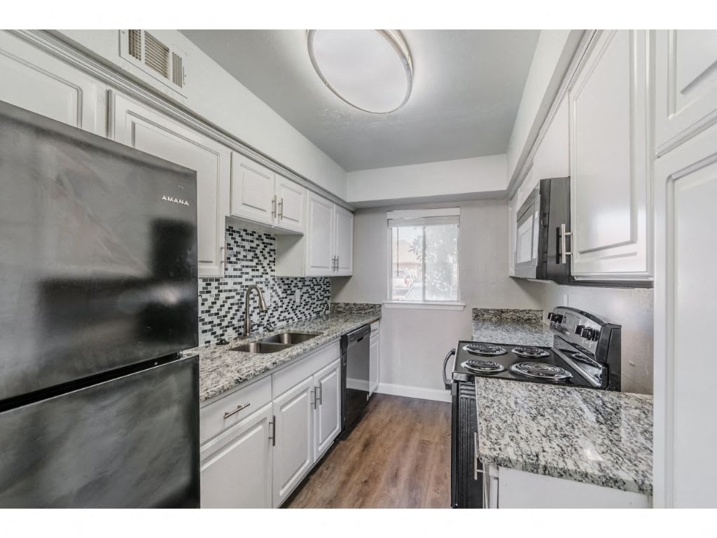 Shenandoah Apartments – photo 2