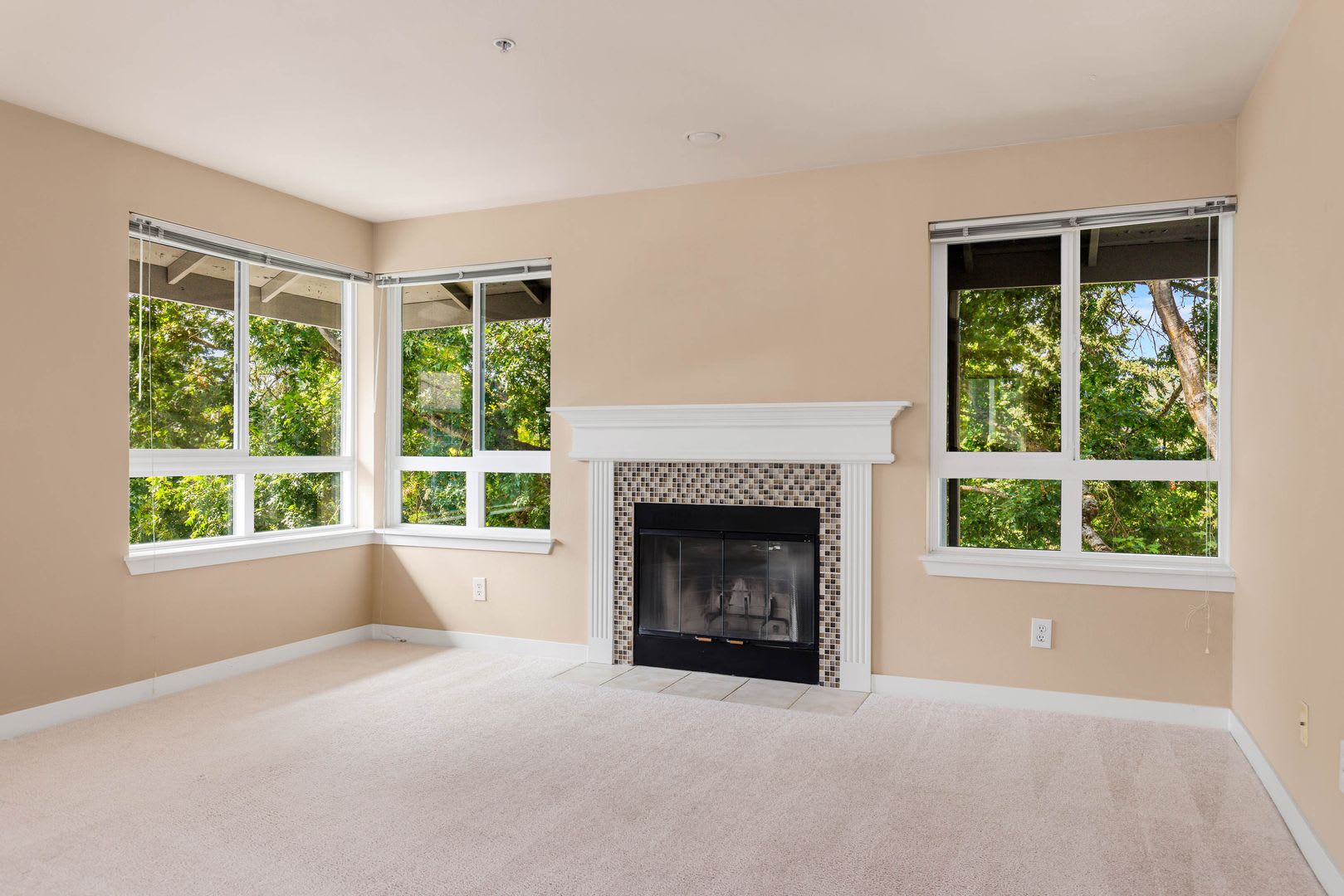 Top Floor 1 Bedroom Condo In Great Location – photo 5