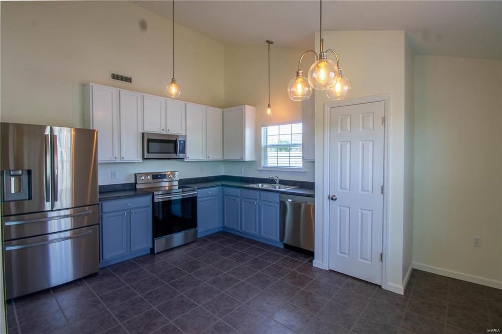 Beautiful 2 bedroom 2 bathroom condo in St. Peters – photo 5