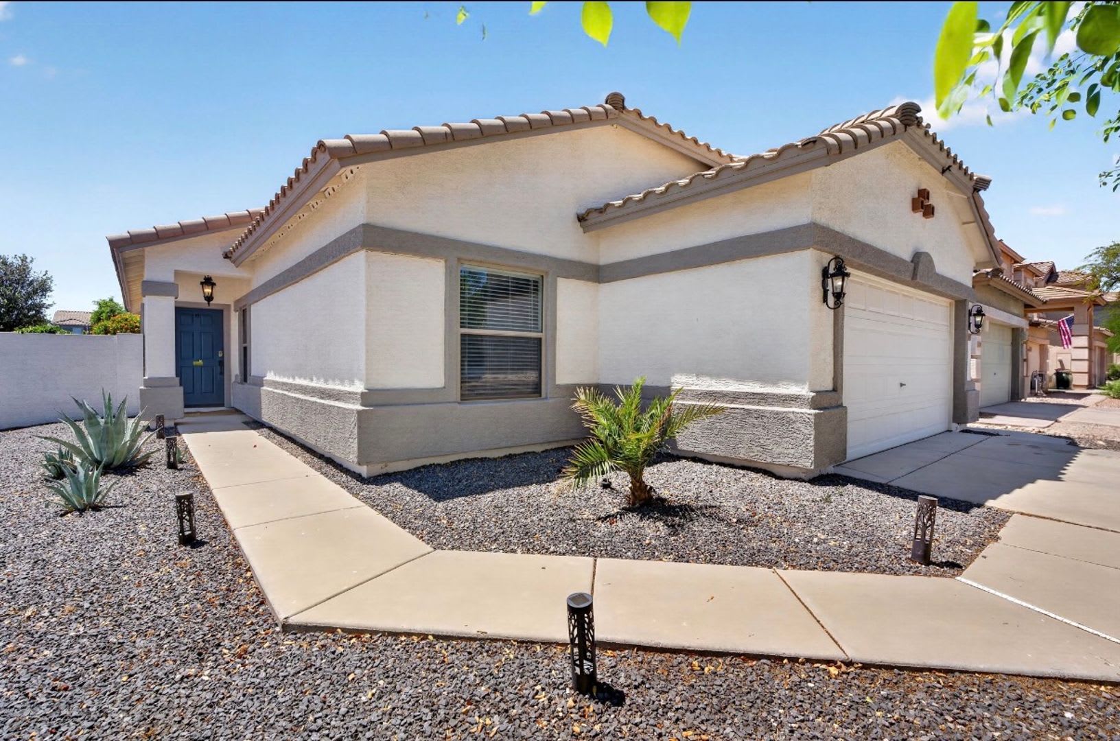 4 Bed, 2 Bath Pool Home – photo 2