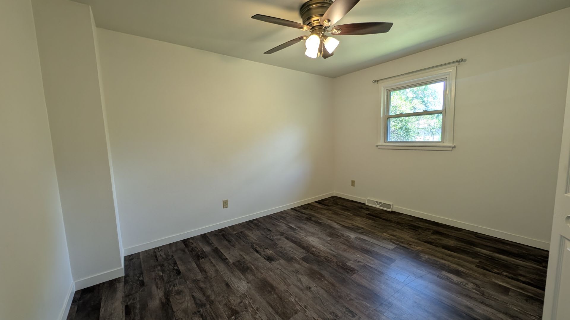 Charming Row Home Style Rental – photo 3