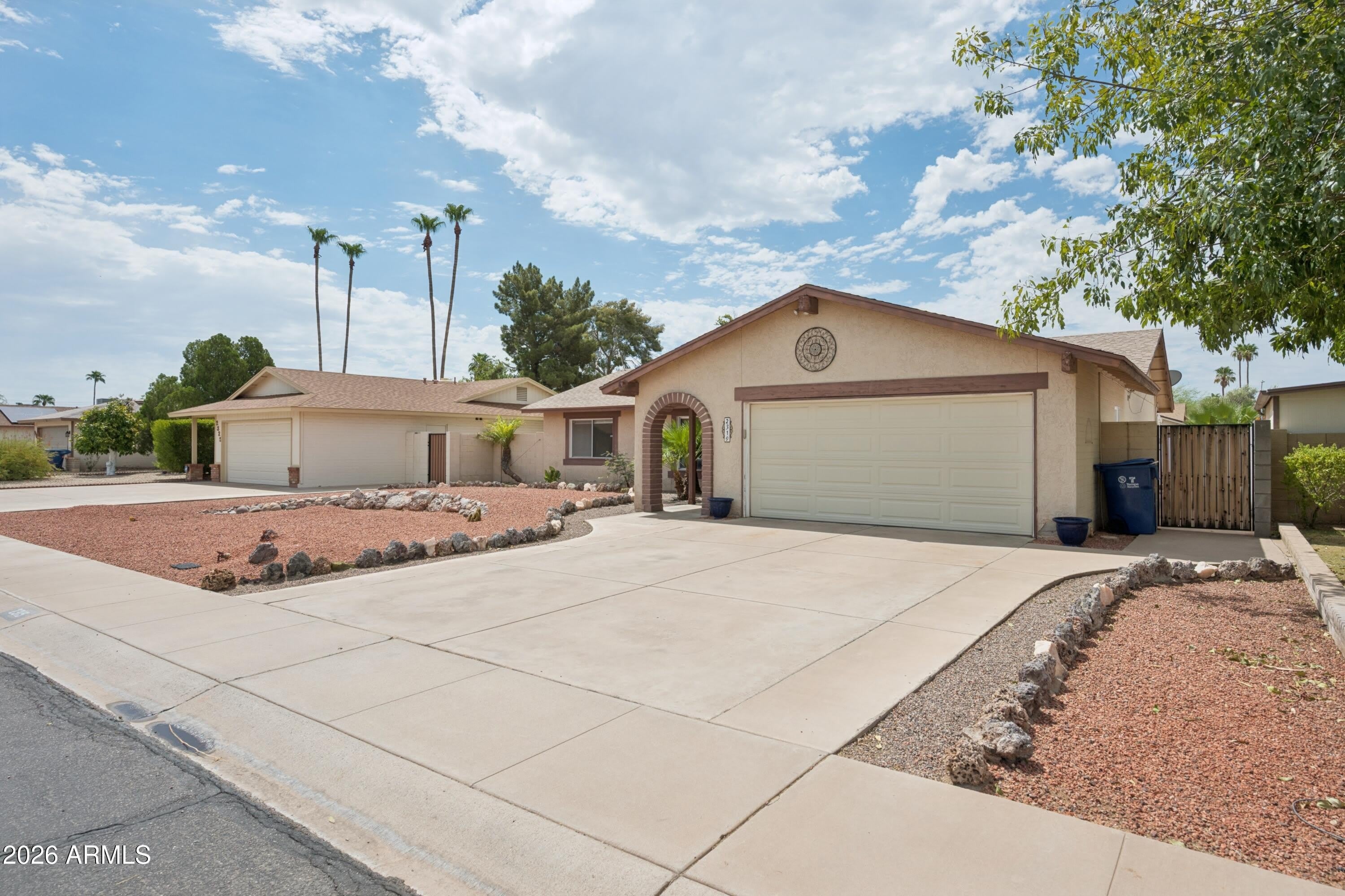 2319 E LOMA VISTA Drive – photo 2