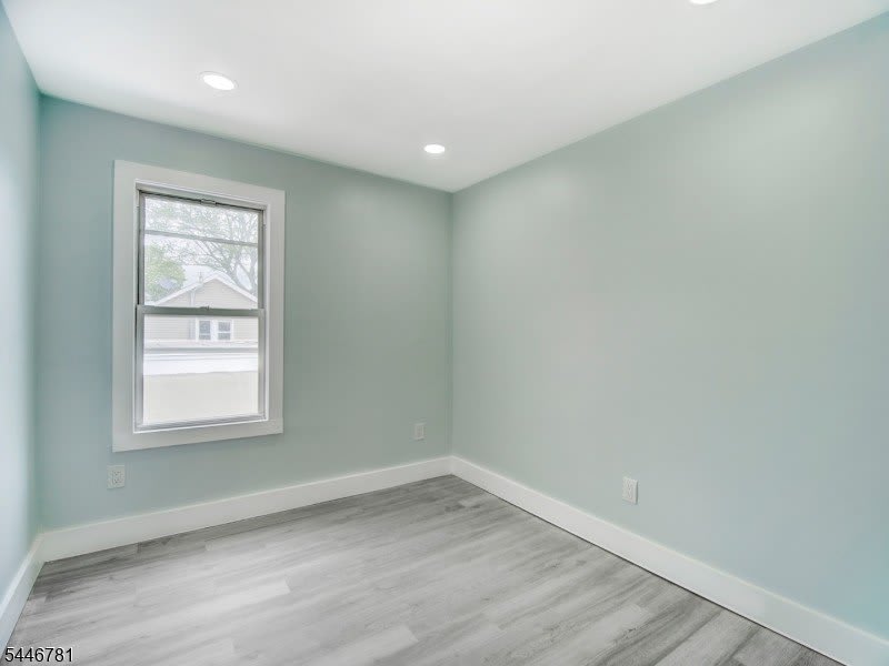 351 Railroad Ave – photo 5