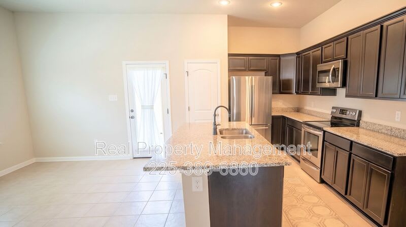 1870 Oakwood Dr – photo 3
