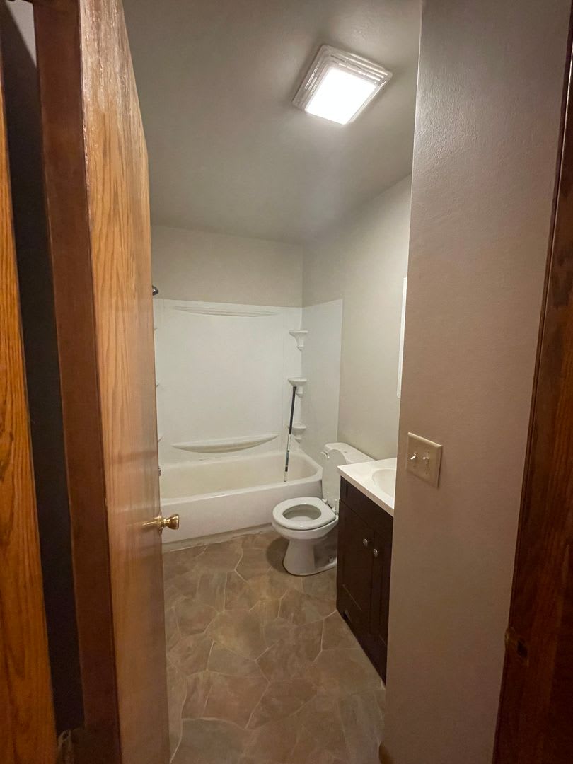 3 Bedroom Ranch Home with Large Fenced in Yard!! – photo 4