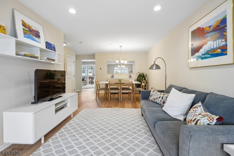 55 Greenbrook Dr – photo 3
