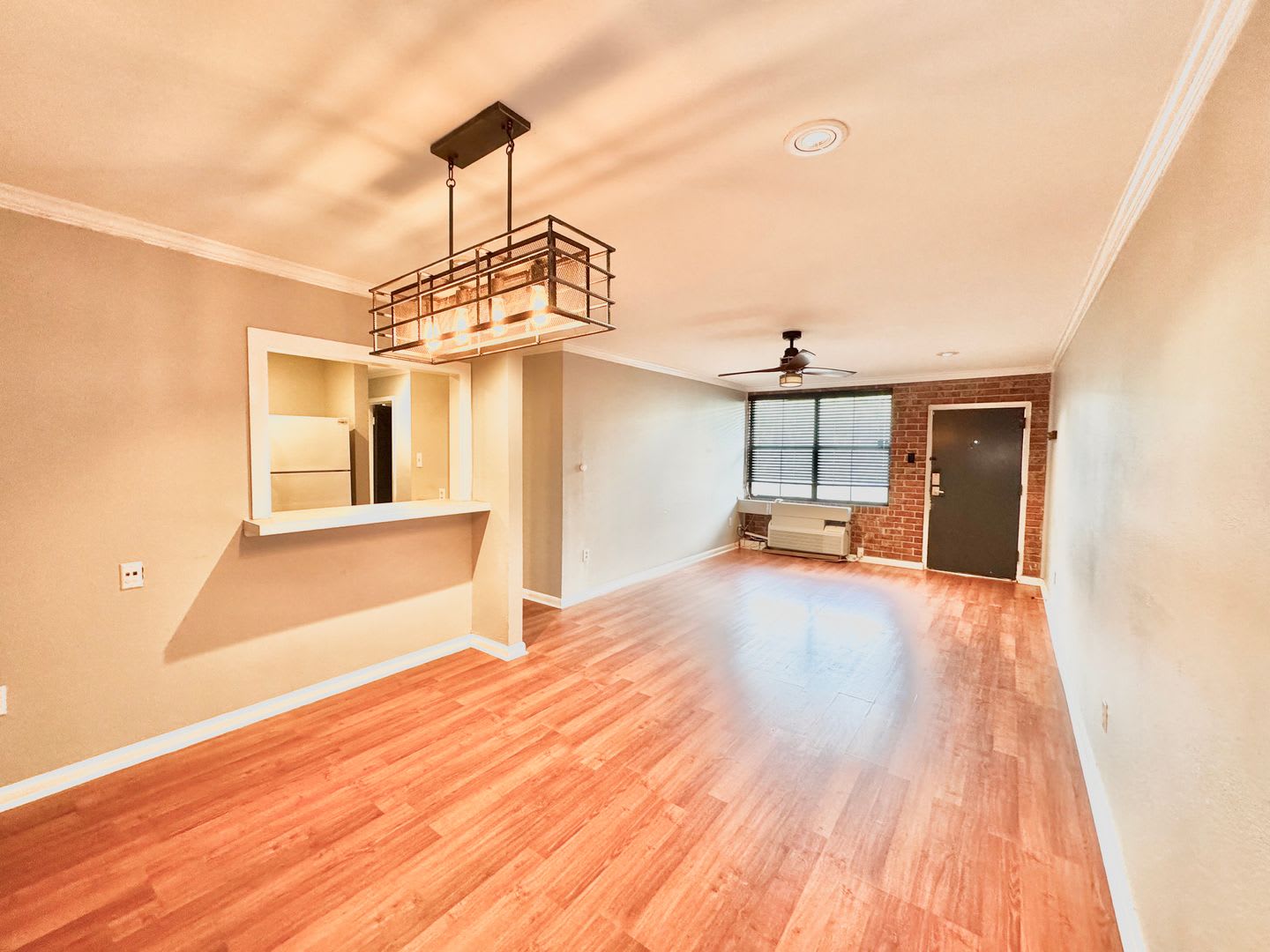 Three Bedroom Home with Spacious Bedrooms – photo 3