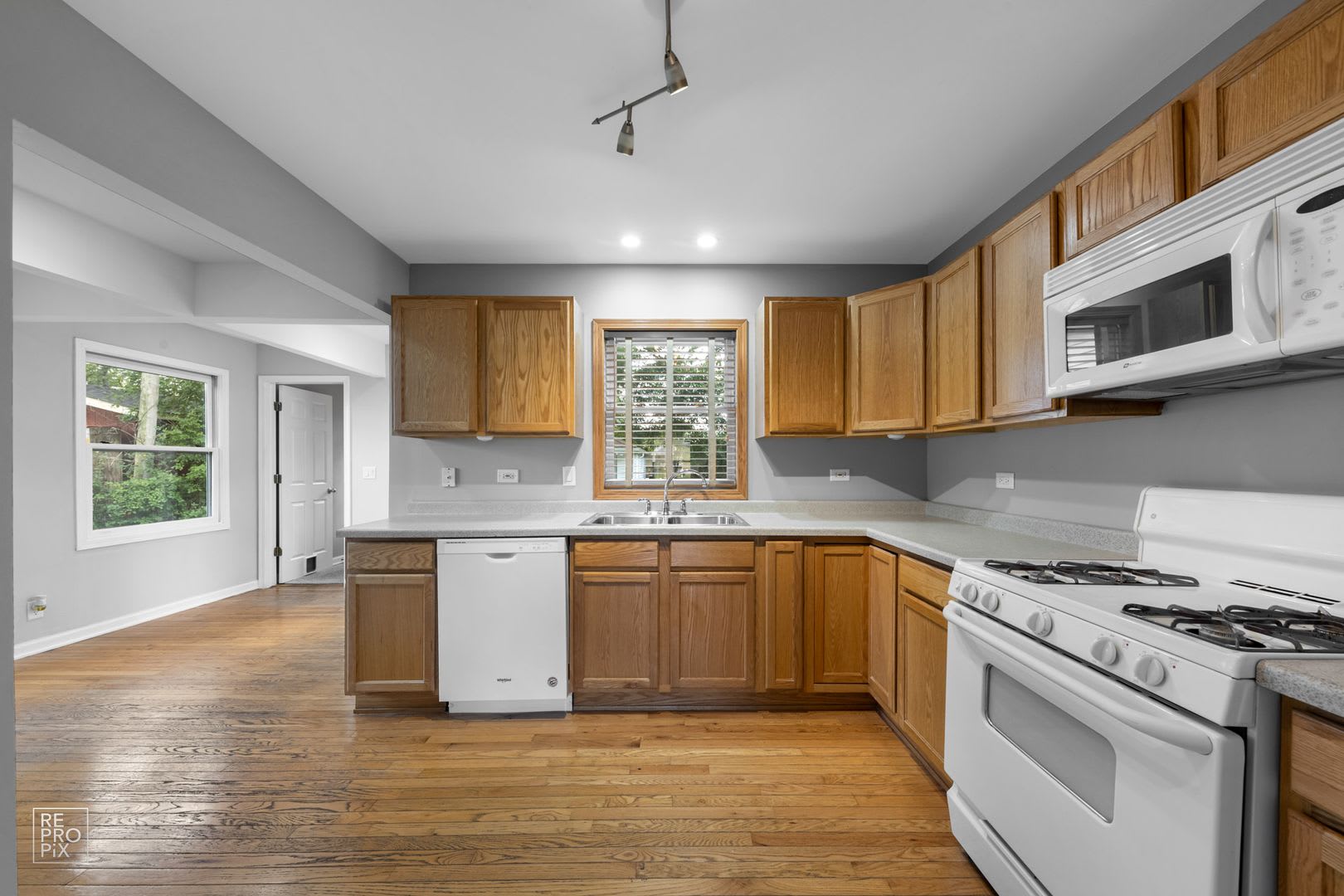 2 Bedroom 1 Bath with LARGE Oversized 2 Car Garage in Wonder Lake! – photo 4