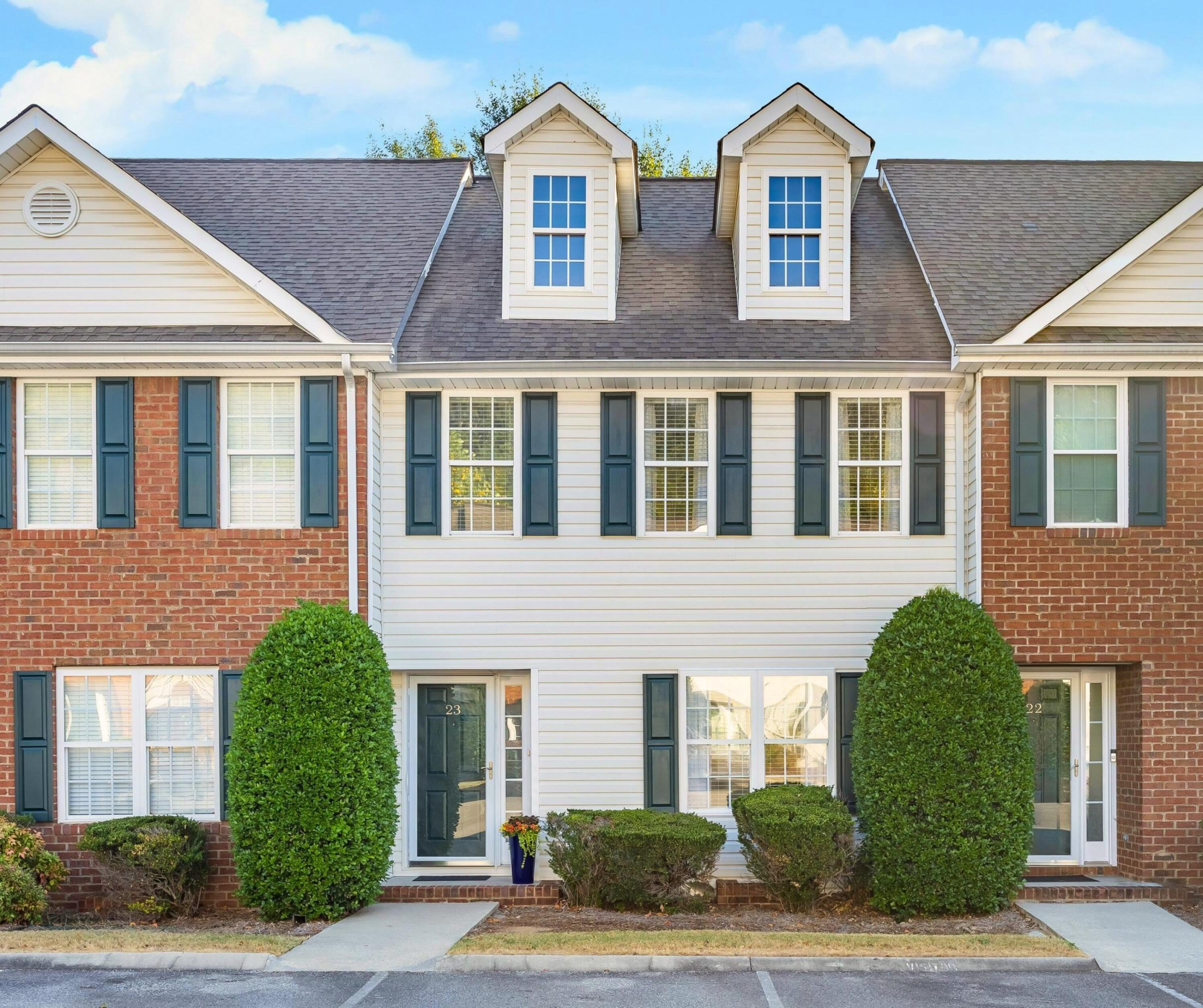 2205 Old Ivy Way – photo 1