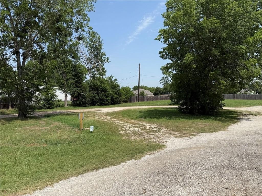 1805 W Highway 21 – photo 4