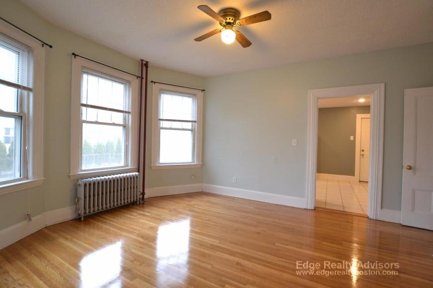 22 24 Everett Sq – photo 4