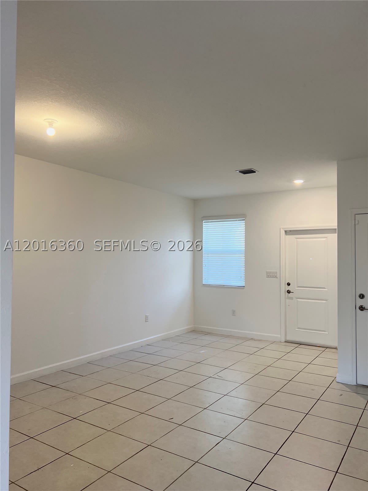 1211 SE 27th Ter – photo 3