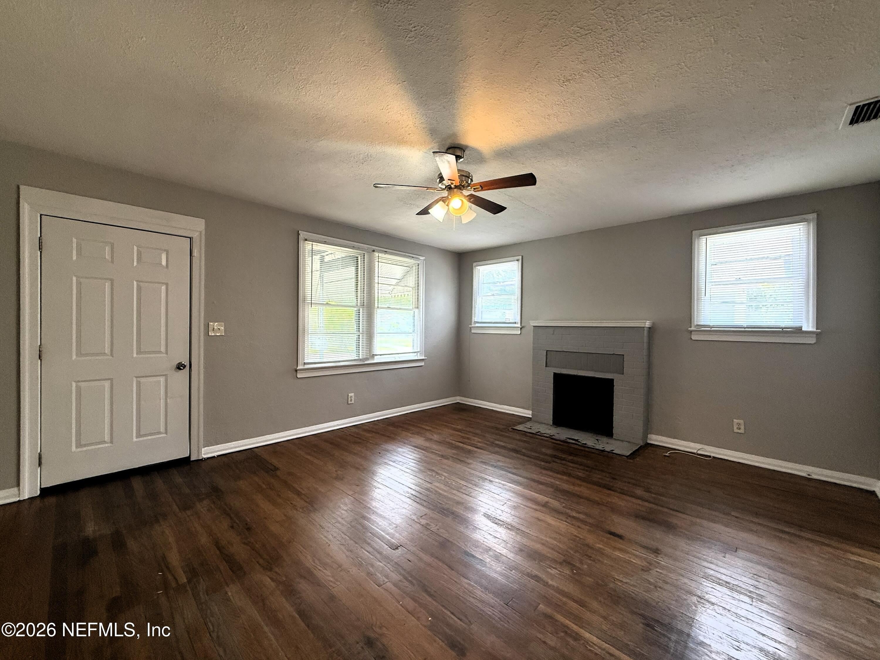 843 MACKINAW Street – photo 4