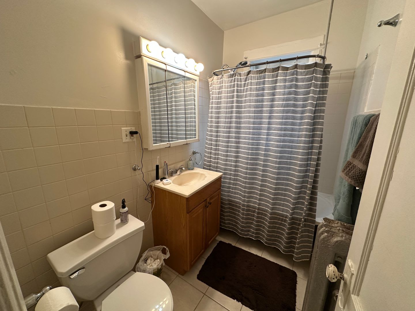3623 N Pine Grove Ave – photo 4