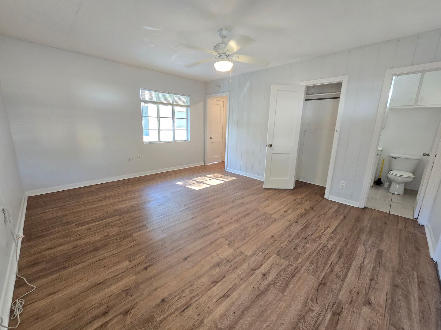 Cute Studio Duplex In Downtown Sarasota Available Now – photo 5