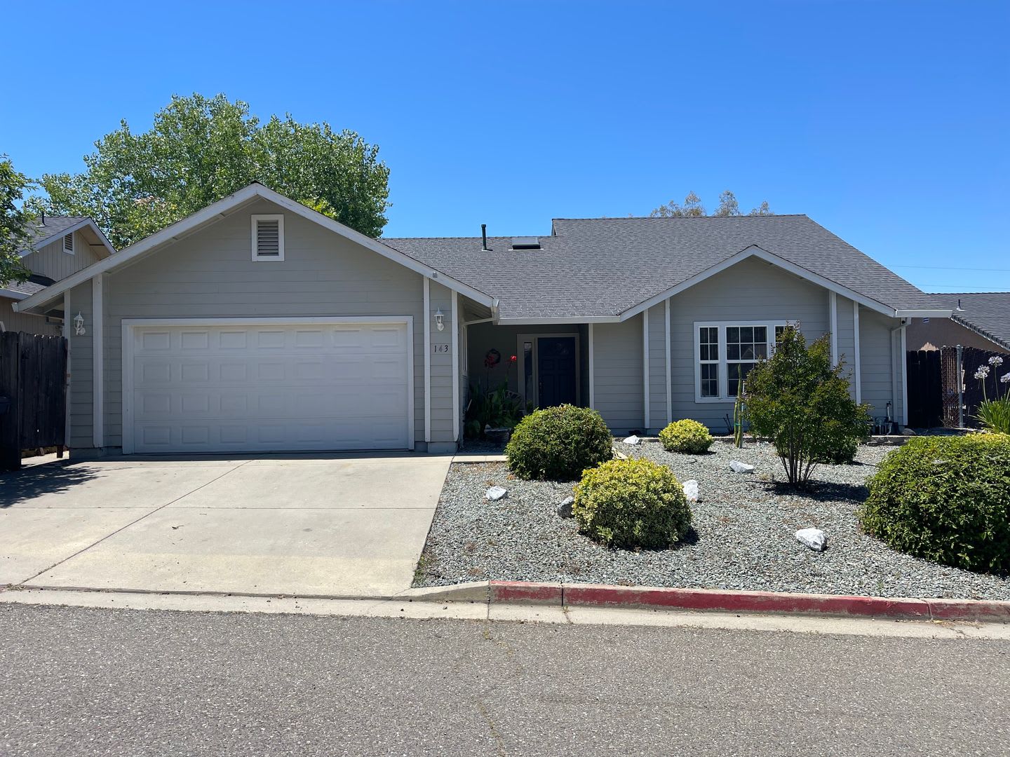 3Br 2Ba Home With Golf Course Access – photo 2