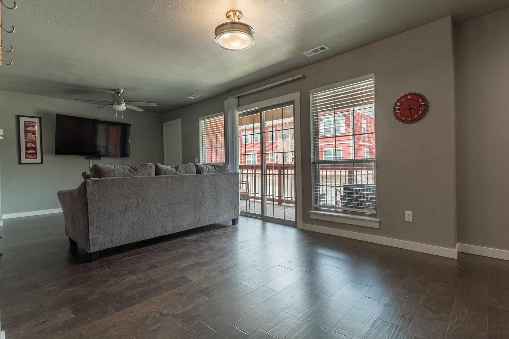 Fully Furnished Condo 3 Bedroom 2 5 Bath Minutes From The U Of A – photo 2