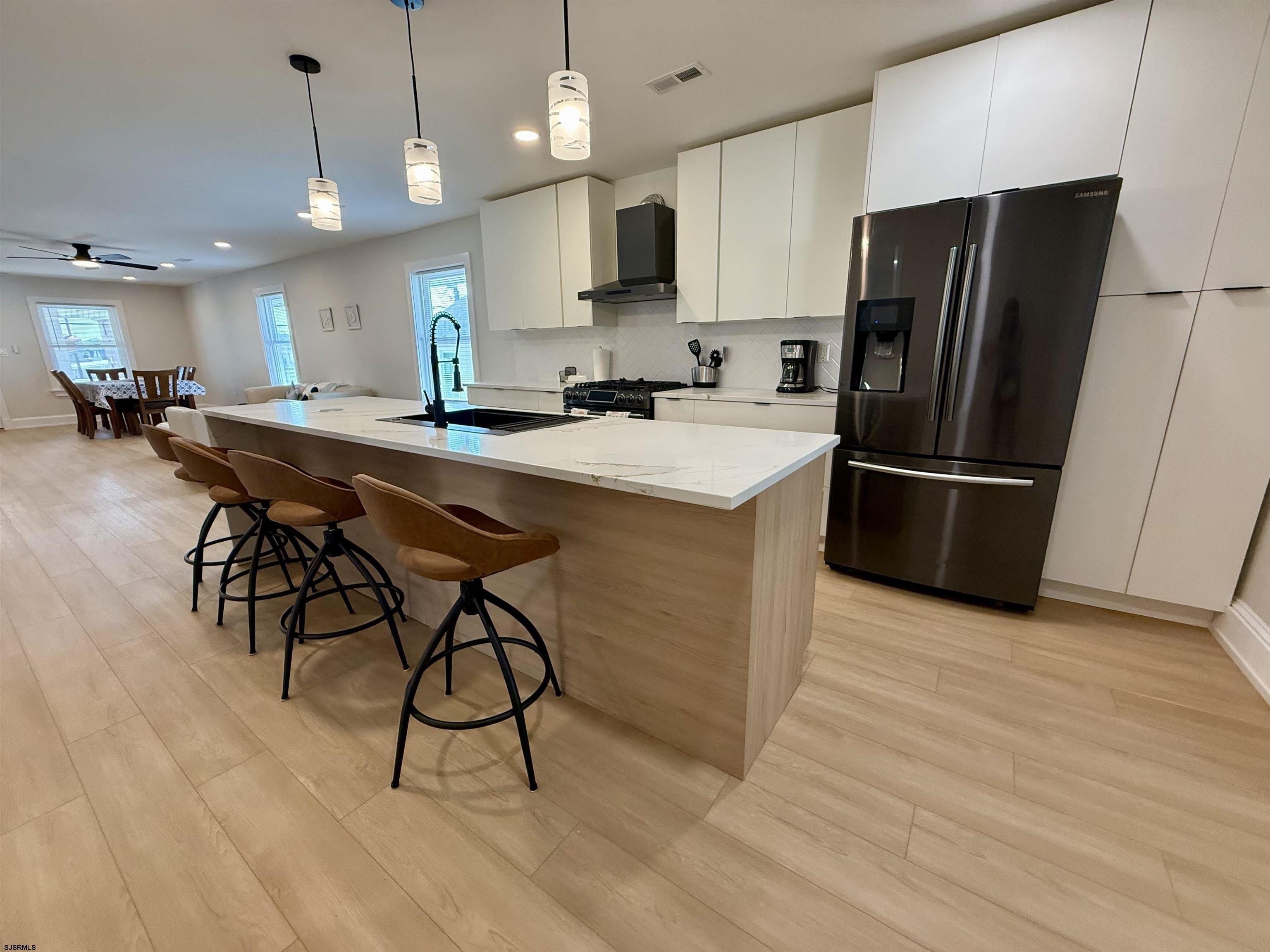 216 N Dorset Ave – photo 2