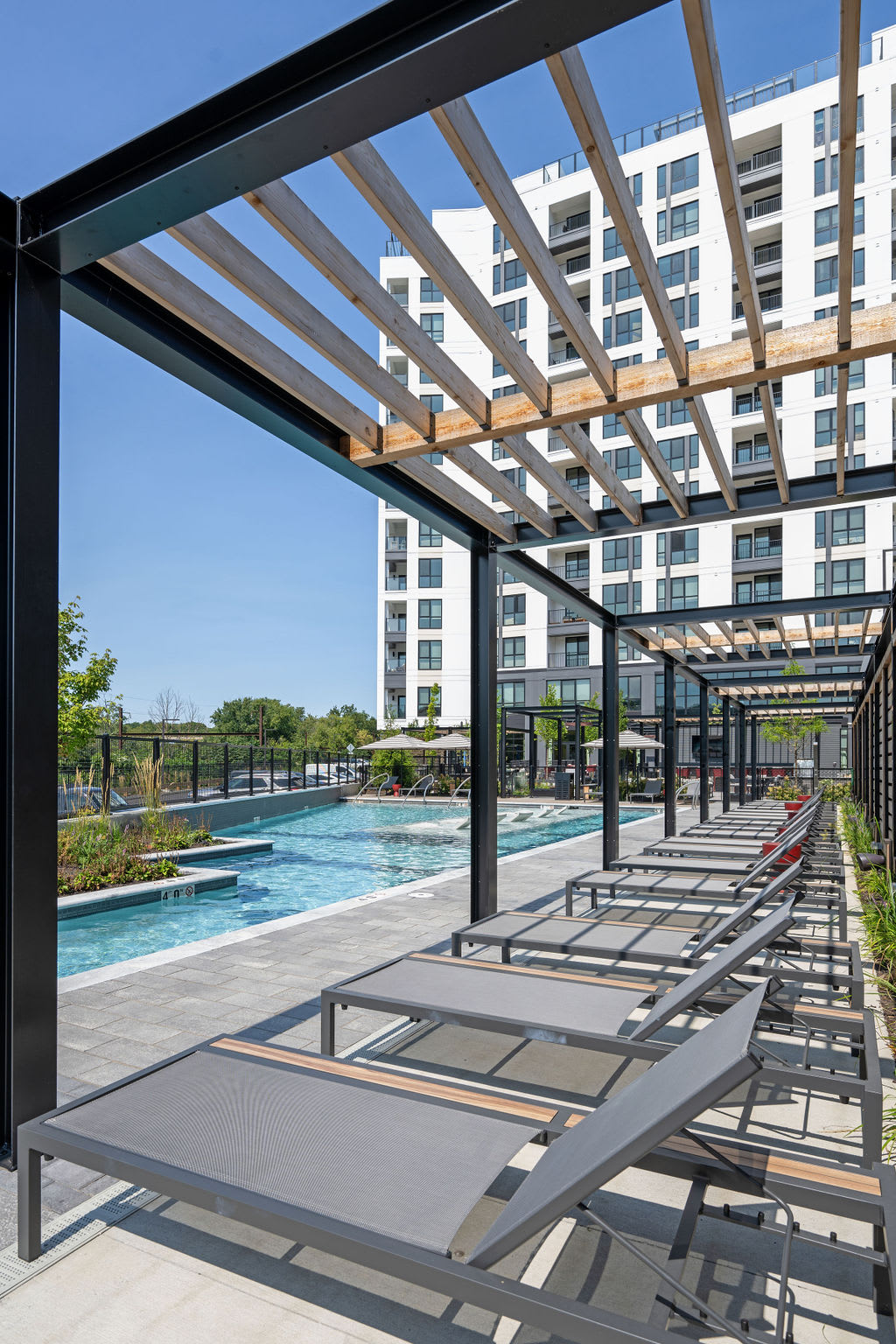 Madison West Elm – photo 4