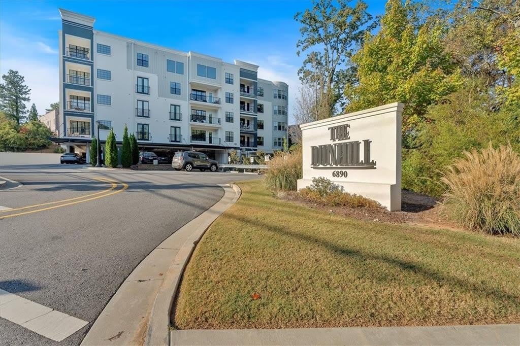 6890 Peachtree Dunwoody Road – photo 2