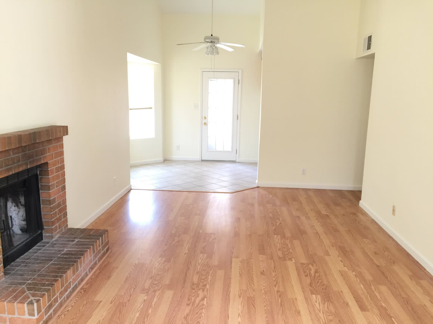 Coming Available September Bright Spacious Home Open Floor Plan Large Backyard Prime Nw Location – photo 2