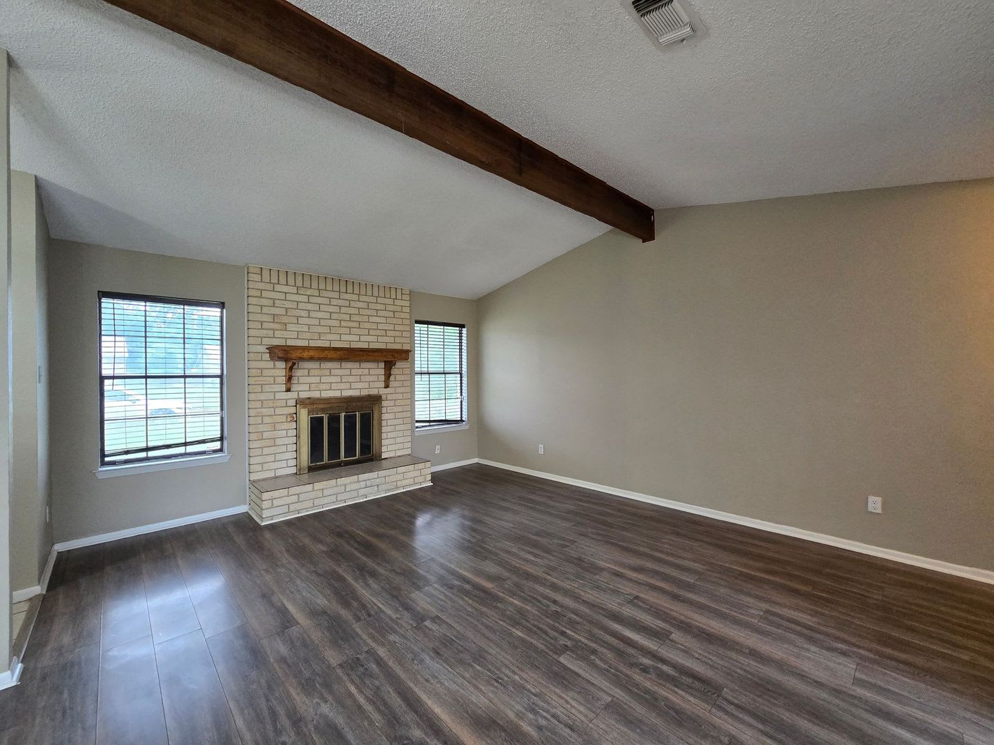 BACK TO SCHOOL RENT SPECIAL – photo 5
