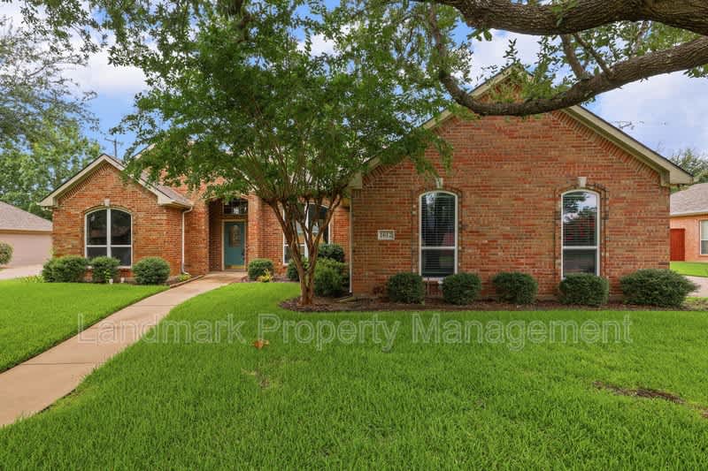 1612 Twin Oaks – photo 1