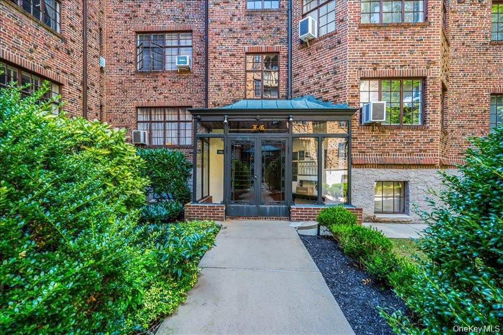 38-30 Douglaston Parkway – photo 2
