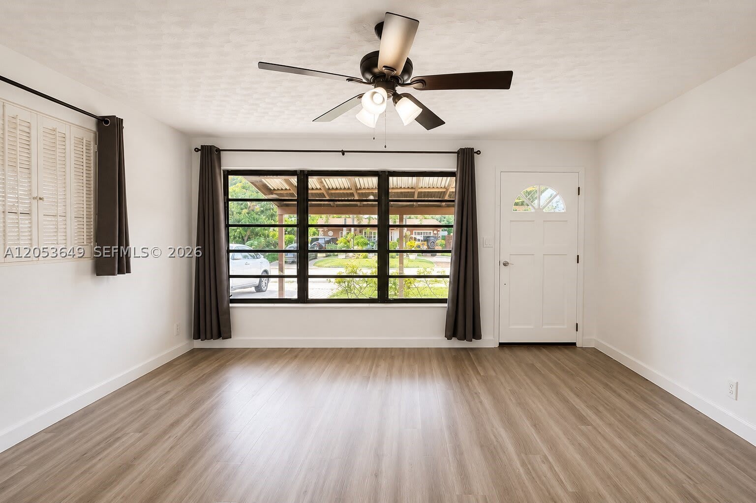 930 NE 23rd Ct – photo 2