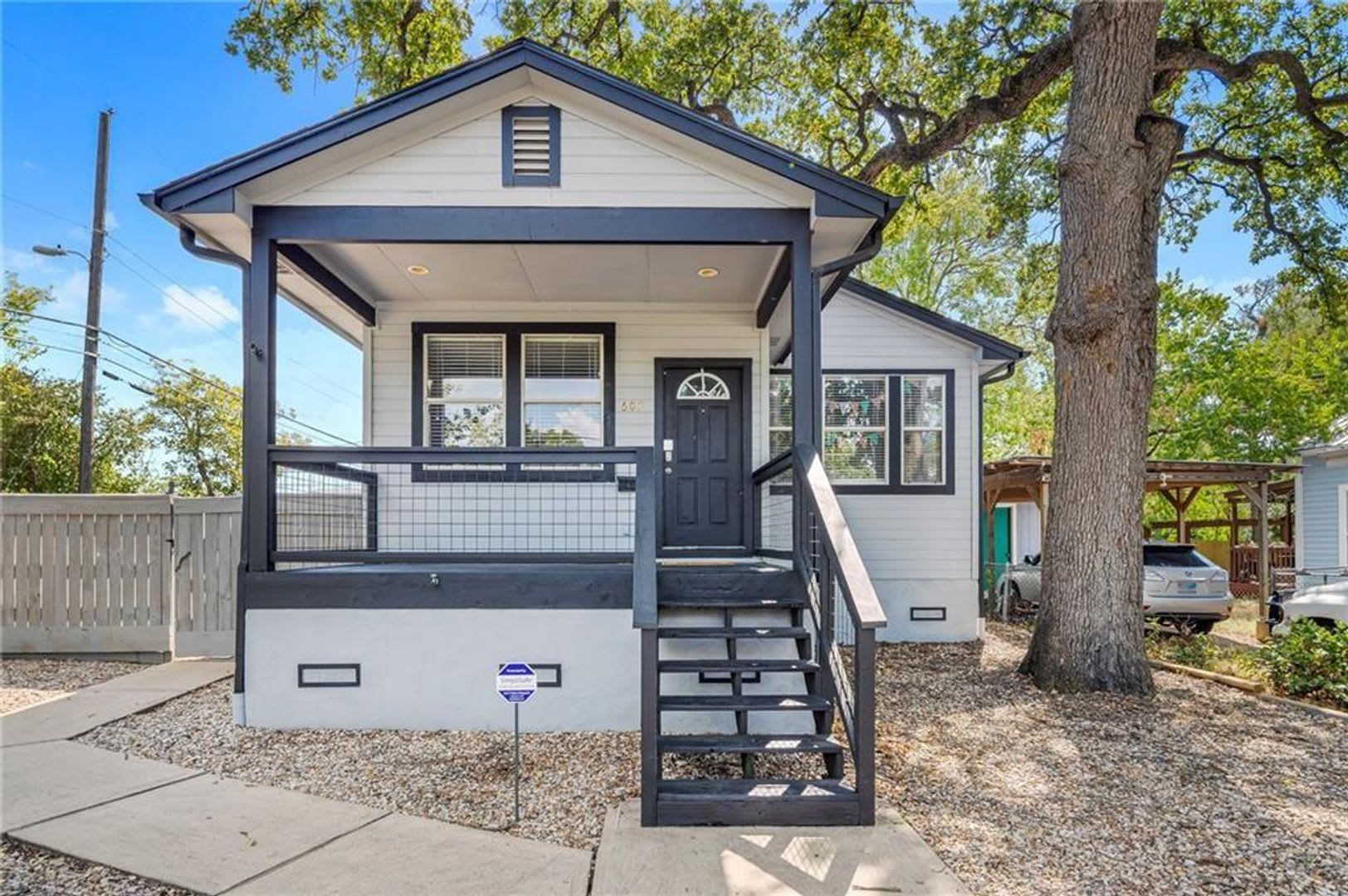 607 W 35th St – photo 1