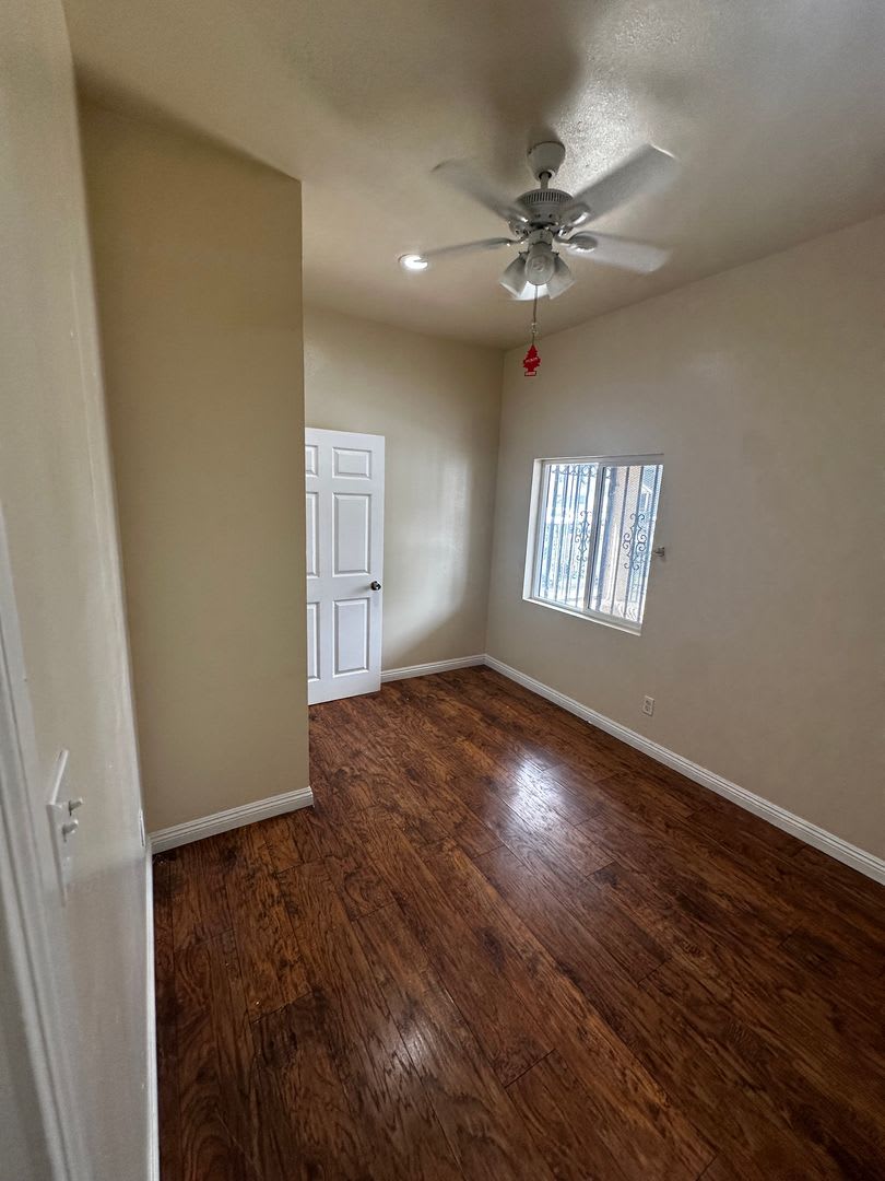 Welcome to 750 E 40th Pl – photo 4