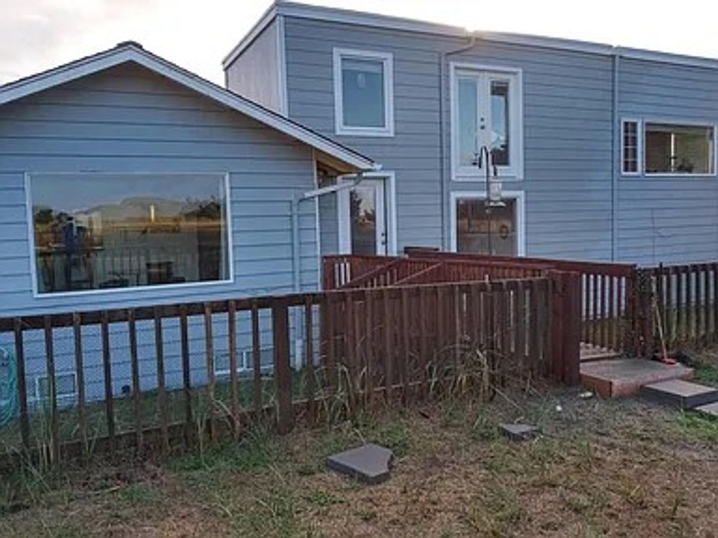 Furnished MID-TERM ~ Unique Ocean Front House – photo 2