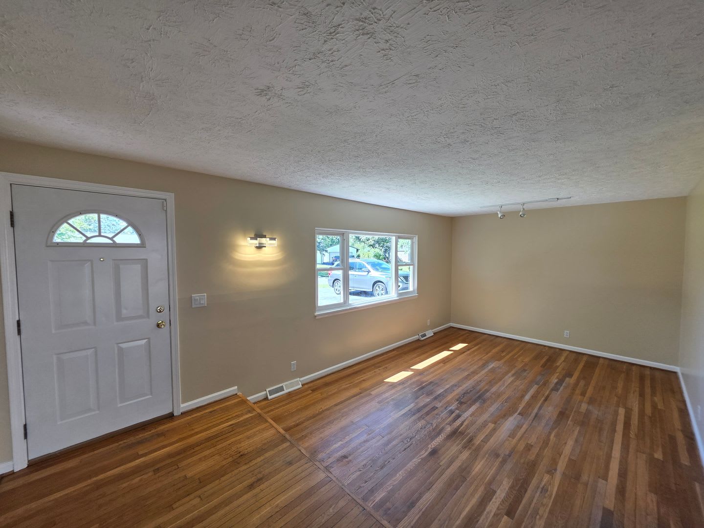 Available Now 4 Bed 2 Full Bath Single Family House In Henrietta – photo 4