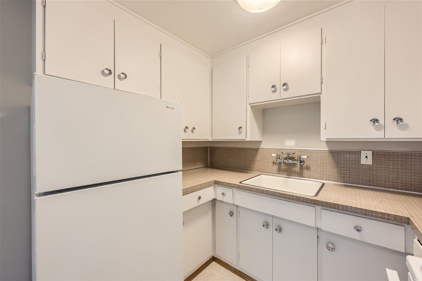 Charming 1bed/1bath Apartment Near Green Lake! – photo 2